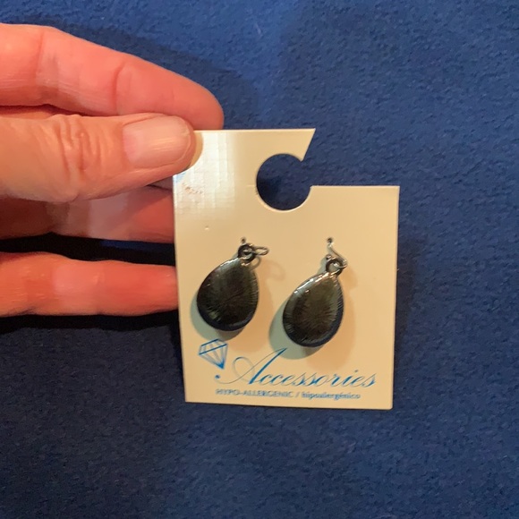 Assessories Shimmery drop earrings, hypo-allergenic - Picture 3 of 4